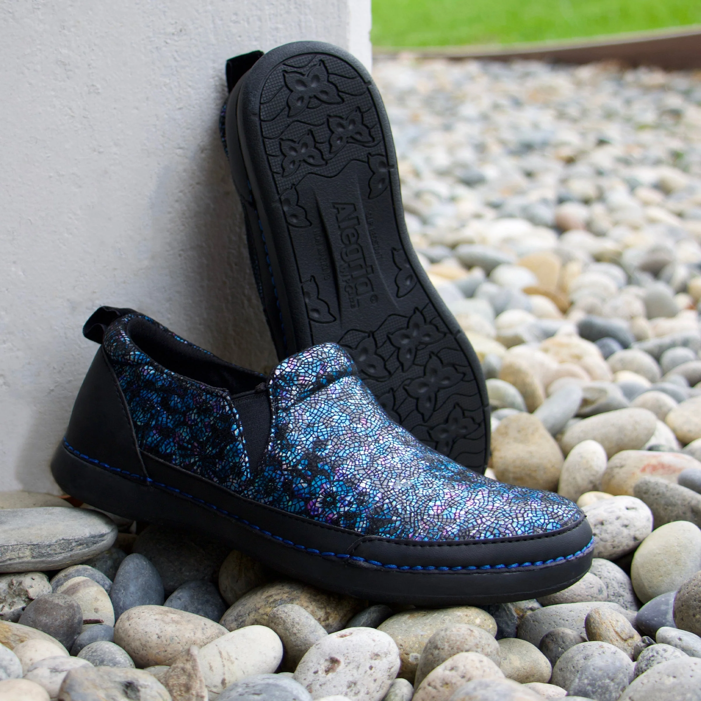 Axis Blue Burst Shoe - Image 2