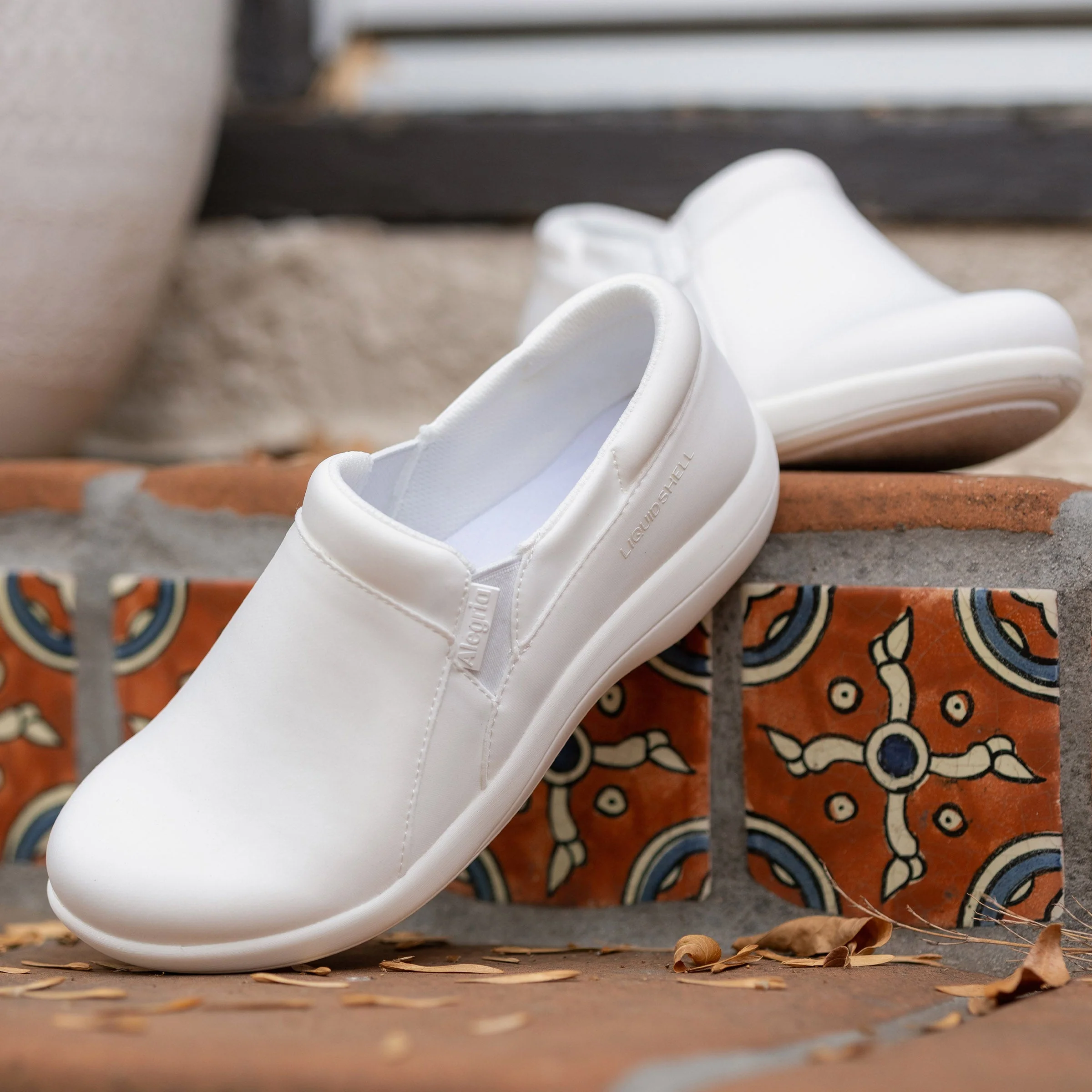 Duette Liquid White Shoe - Image 2